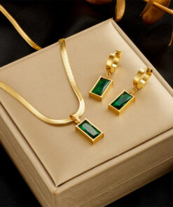 Blade Chain Advanced Sense Of Light Luxury Emerald Zircon Pendant