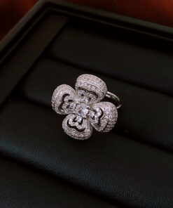 Four-petal Flower Clavicle Chain Fashion Special-interest Jewelry Suit Women - Image 6