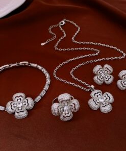 Four-petal Flower Clavicle Chain Fashion Special-interest Jewelry Suit Women