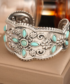 Vintage-style Turquoise Bracelet With A Textured Elegant Finish