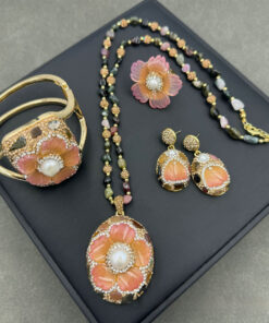 New Natural Tourmaline Inlaid Pearl Flower-shaped Suit