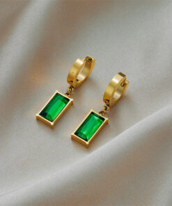 Blade Chain Advanced Sense Of Light Luxury Emerald Zircon Pendant - Image 7