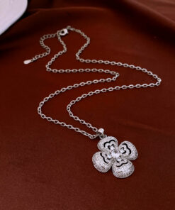 Four-petal Flower Clavicle Chain Fashion Special-interest Jewelry Suit Women - Image 3