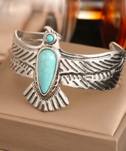 Vintage-style Turquoise Bracelet With A Textured Elegant Finish - Image 3