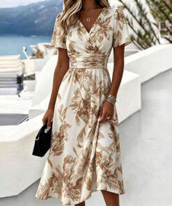Short-sleeve V-neck Slimming Dress With A Wide Flared Skirt