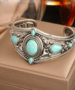Vintage-style Turquoise Bracelet With A Textured Elegant Finish - Image 4