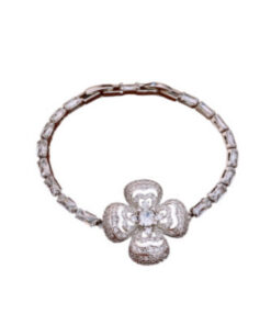 Alternative view of Four-petal Flower Clavicle Chain Fashion Special-interest Jewelry Suit Women